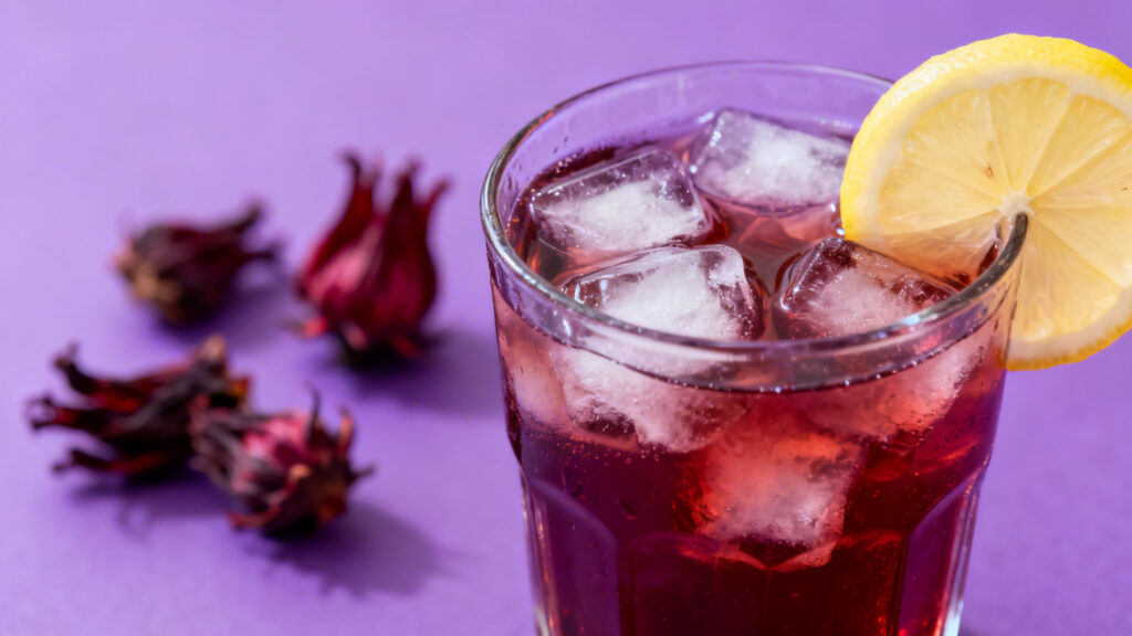 Bissap glacé, infusion d’hibiscus pourpre