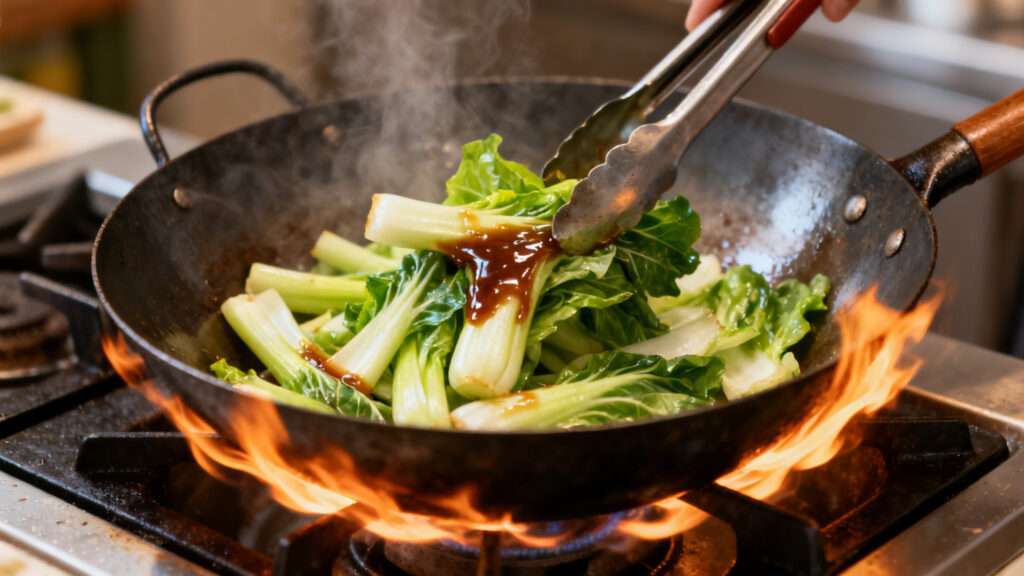 Wok chou chinois sauté, enrobage sauce soja brillant