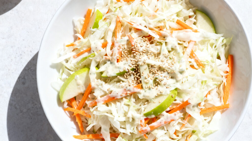 Coleslaw maison croquant, chou blanc, carotte et sauce légère