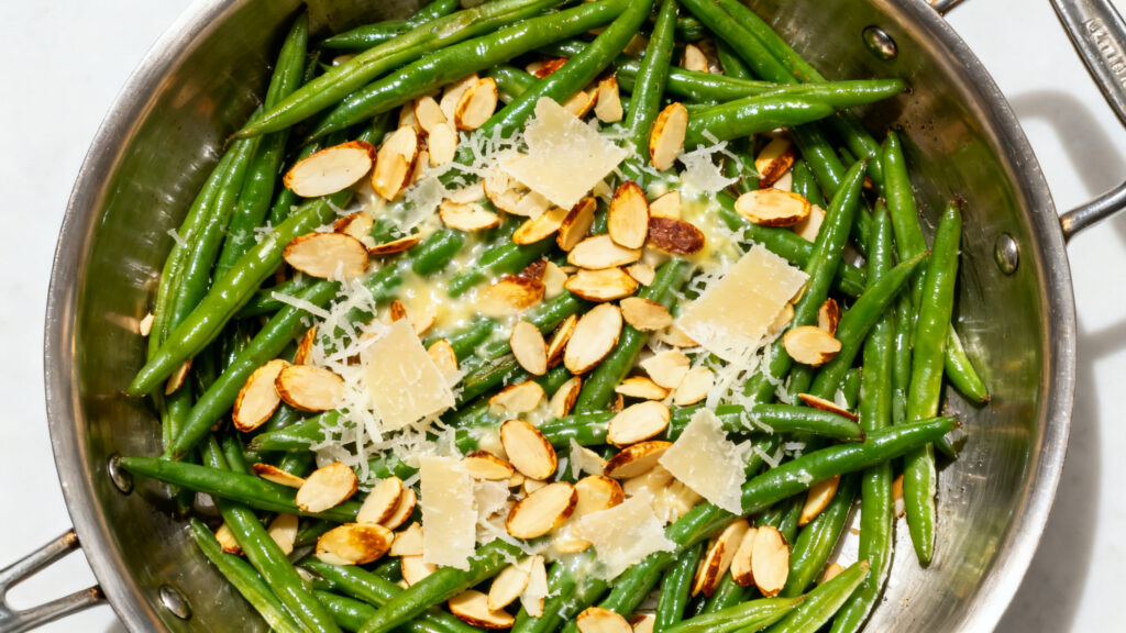Haricots verts aux amandes effilées et parmesan