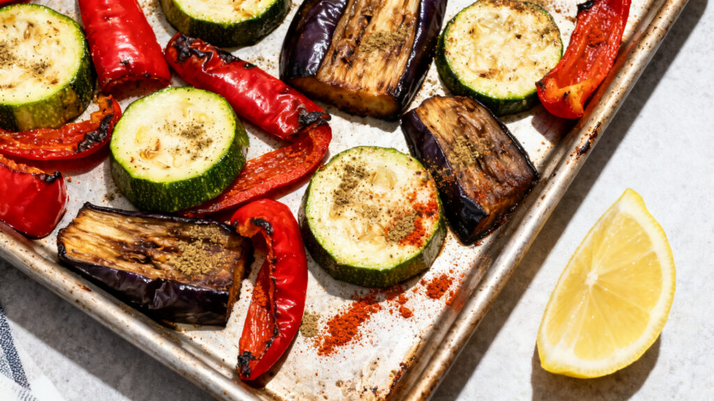 Courgettes, poivrons et aubergines rôtis, bords caramélisés