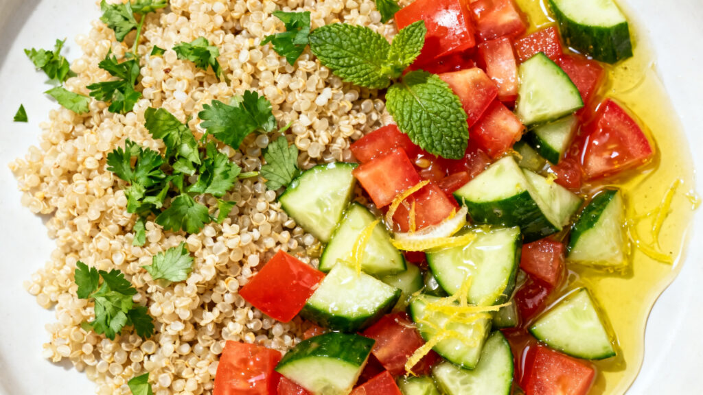Taboulé de quinoa citronné au persil et à la menthe