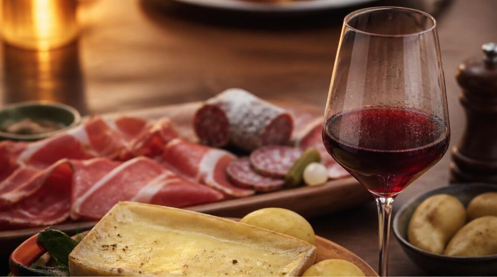 Vin rouge léger avec charcuterie de raclette