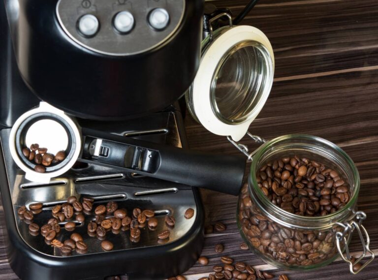 Machine à café en grain avec porte-filtre et bocal de grains